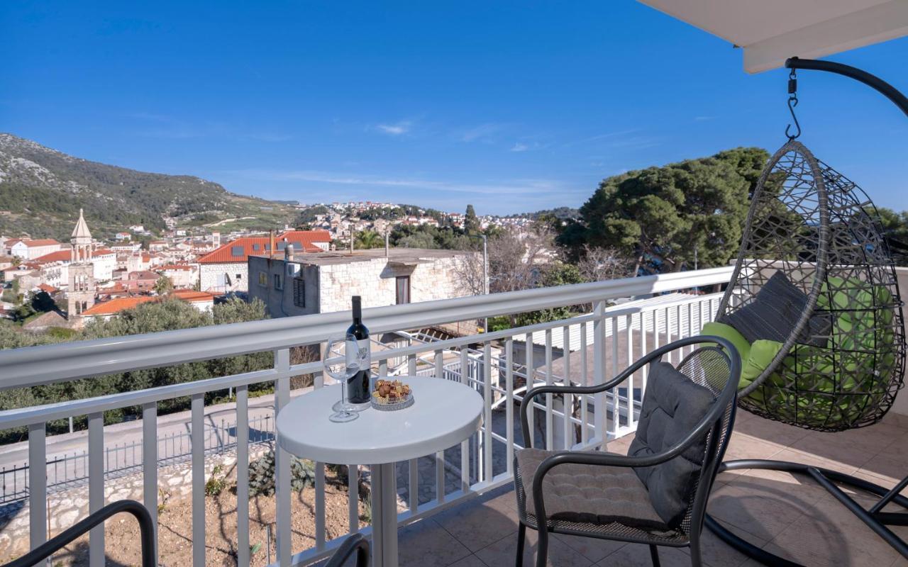 Novak Guesthouse - Zf Hvar フヴァル エクステリア 写真