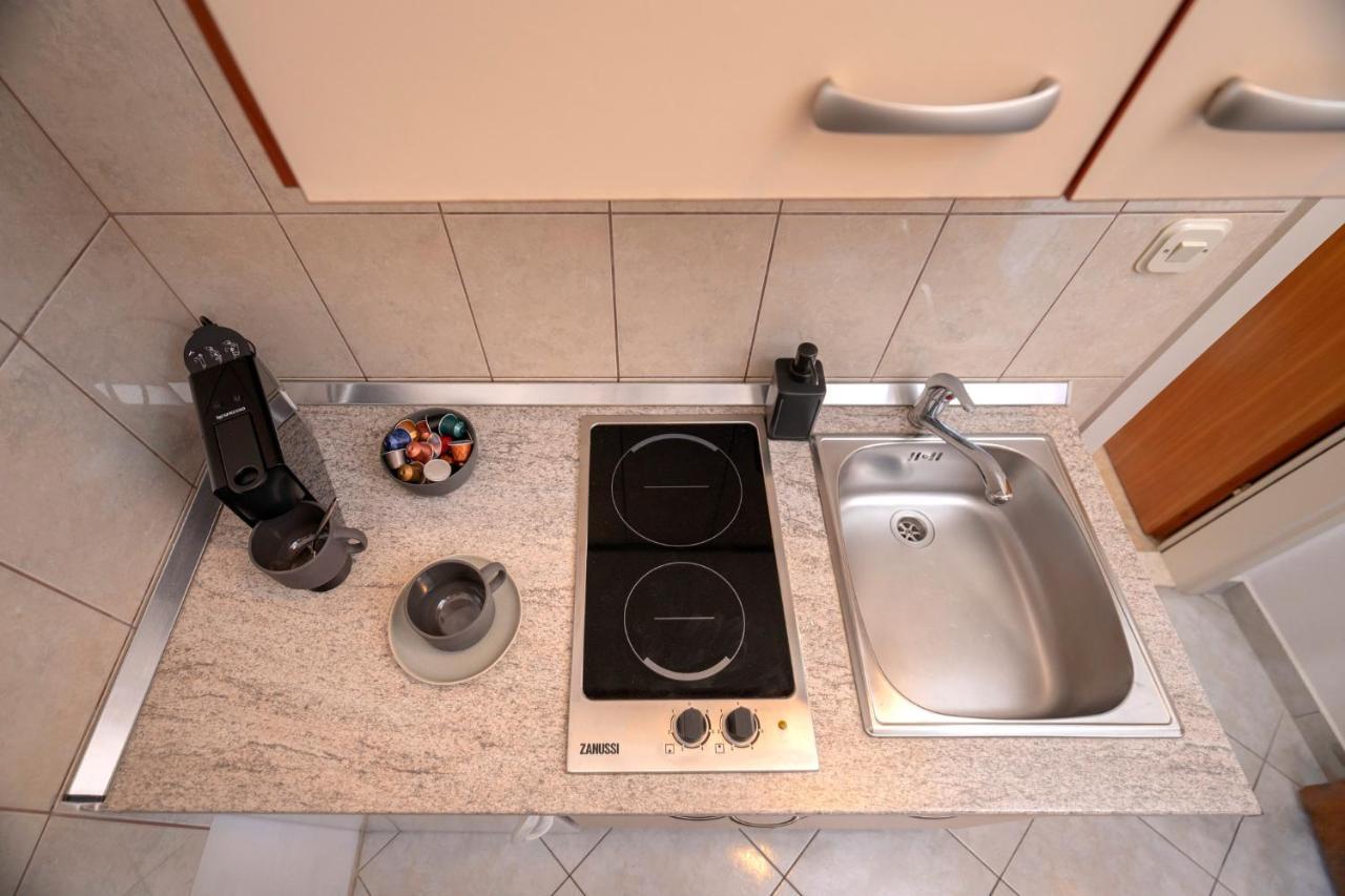 Novak Guesthouse - Zf Hvar フヴァル エクステリア 写真