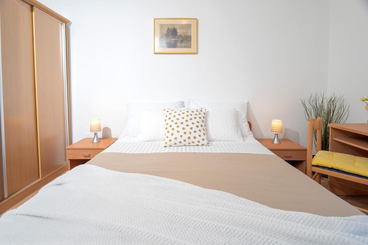 Novak Guesthouse - Zf Hvar フヴァル エクステリア 写真