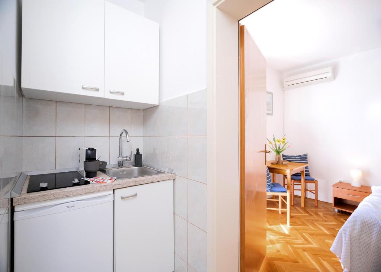 Novak Guesthouse - Zf Hvar フヴァル エクステリア 写真