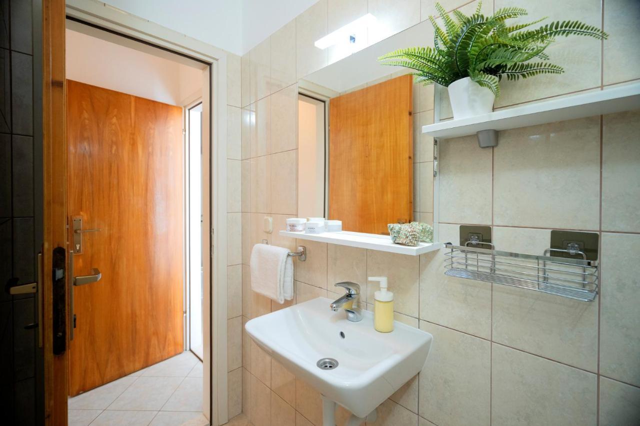 Novak Guesthouse - Zf Hvar フヴァル エクステリア 写真