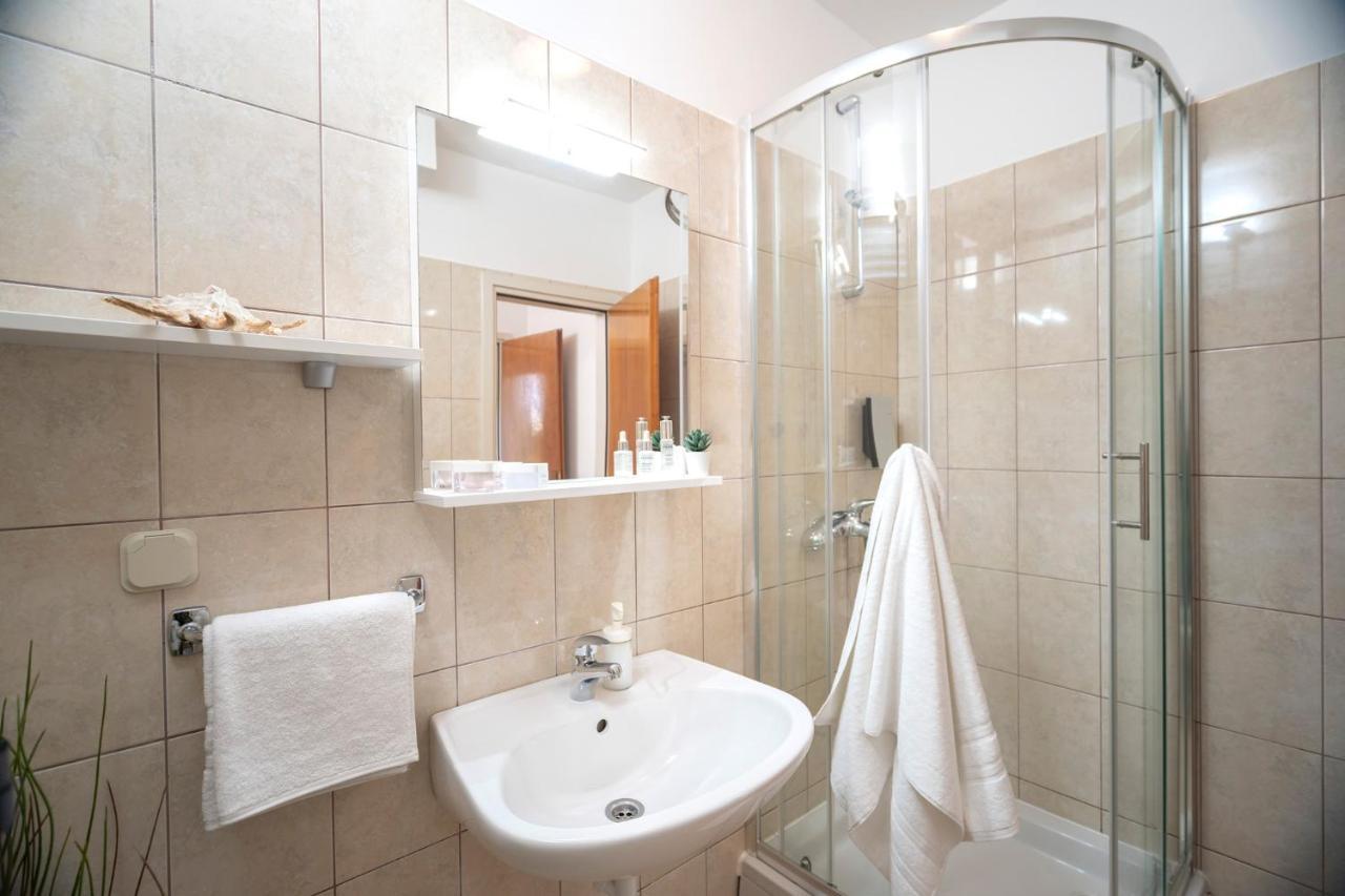 Novak Guesthouse - Zf Hvar フヴァル エクステリア 写真