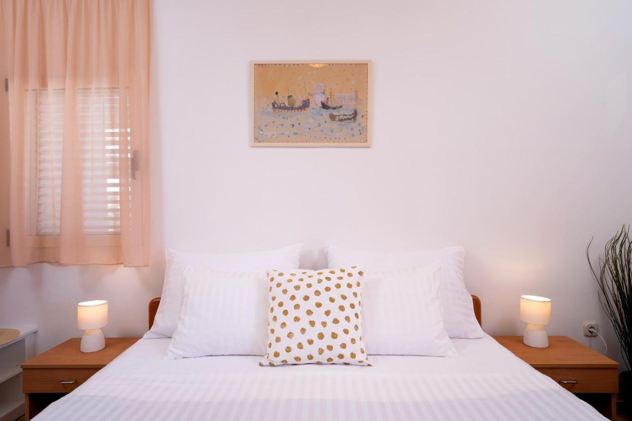 Novak Guesthouse - Zf Hvar フヴァル エクステリア 写真