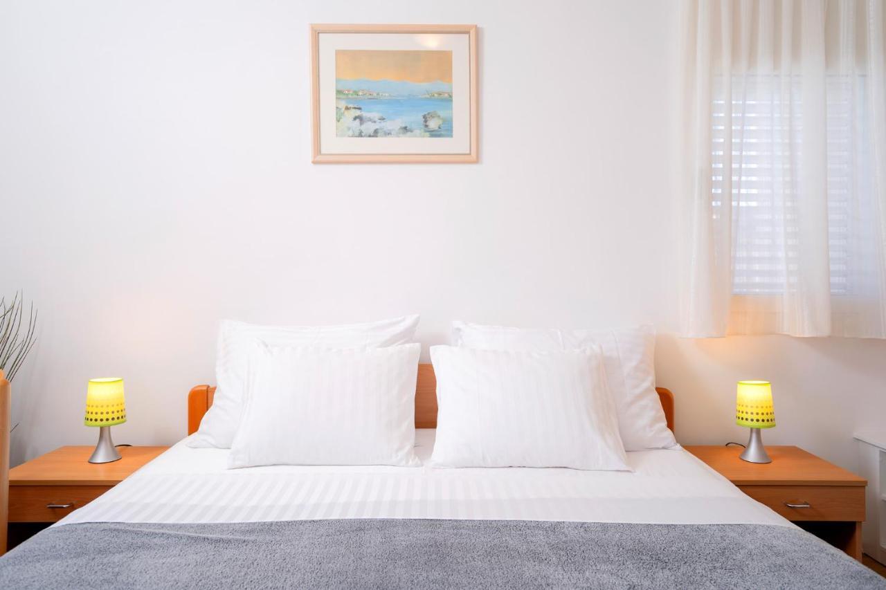 Novak Guesthouse - Zf Hvar フヴァル エクステリア 写真