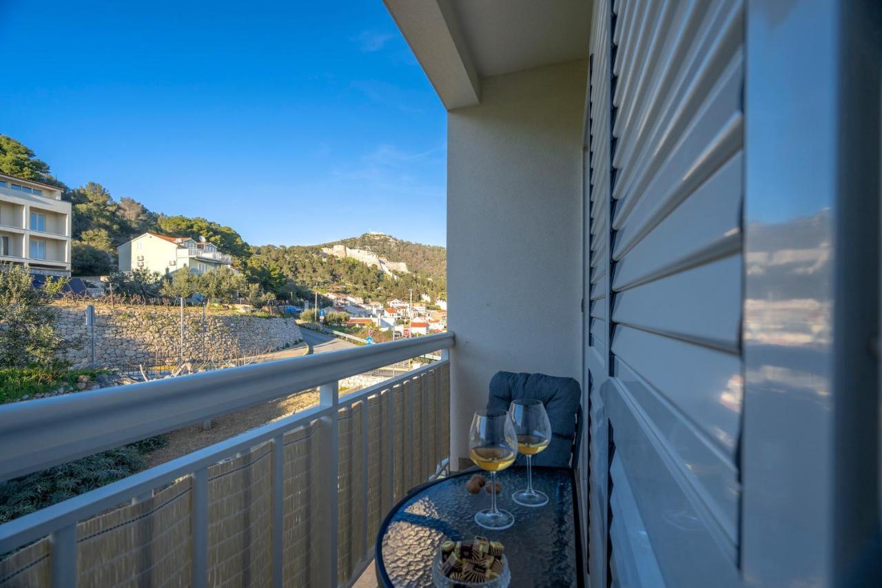 Novak Guesthouse - Zf Hvar フヴァル エクステリア 写真